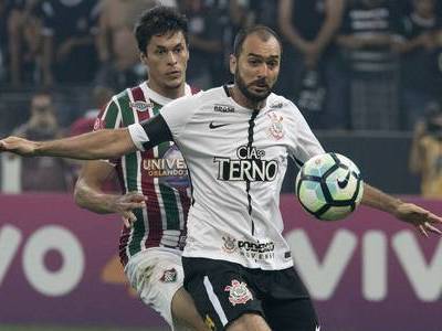 Danilo festeja volta ao Corinthians e diz querer jogar Libertadores