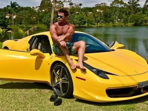Eduardo Costa reclama de fazer sexo em Ferrari: "Desconfortável"