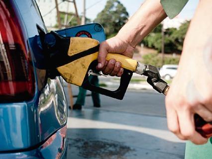 Gasolina e diesel terão preços reduzidos nas refinarias nesta sexta