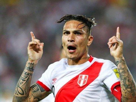 Suspenso, Guerrero comemora classificação do Peru para a Copa