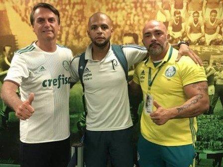 Felipe Melo posta foto com Bolsonaro, o exalta e irrita a torcida