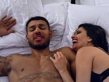 Lucas Lucco vai para a cama com atriz gata e posta foto na web