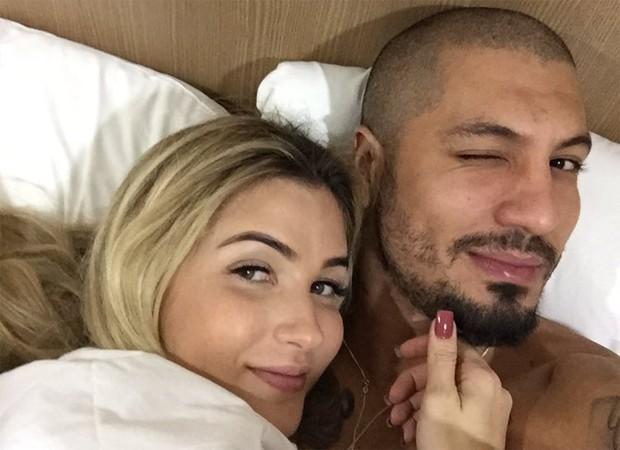 Aline Gotschalg ao lado de Fernando Medeiros (Crédito: Instagram)