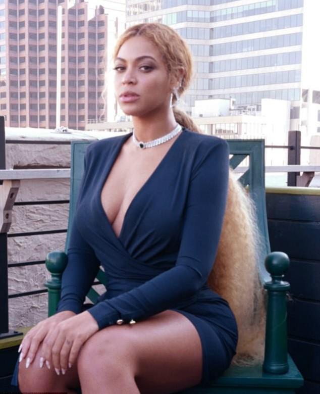 Beyoncé mostra cabelo 'muito longo' (Crédito: Instagram)