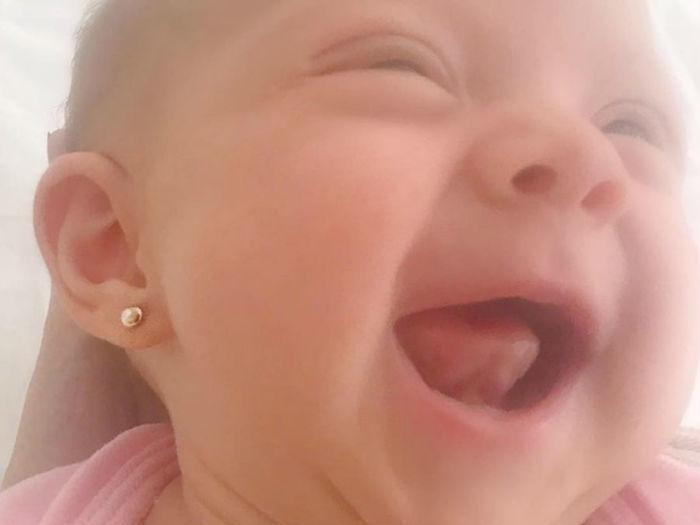 Eliana posta foto da filha sorrindo: "sonho cor de rosa"