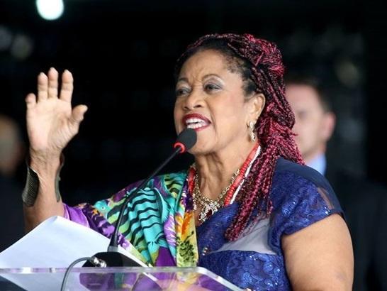 Após pedir salário de R$ 61 mil, ministra desiste por repercussão