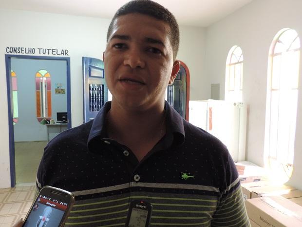 Adolescente foge com namorado e polícia investiga o caso