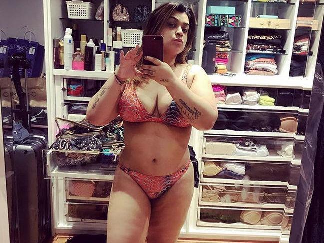 Preta Gil separa biquínis para bazar: "vamos desapegar galera"