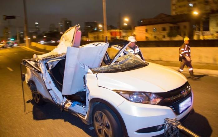 Carro de juza ficou destrudo  (Crdito: Estado )