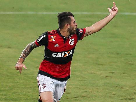 Felipe Vizeu é punido pelo Flamengo por discussão com Rhodolfo