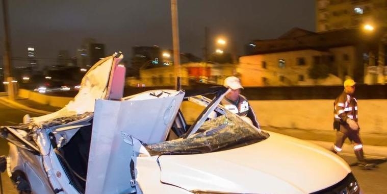 Juíza morre ao ser atingida por concreto quando passava sob viaduto