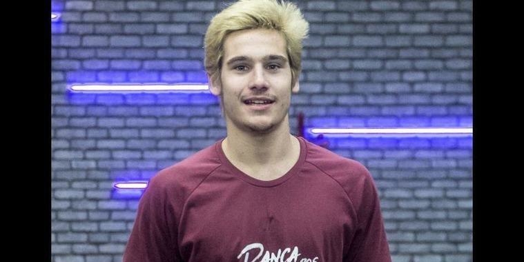 Nicolas Prattes marca encontro com fãs na Globo, mas nenhum aparece
