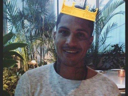 Afastado por doping, Guerrero sorri em registro feito pela namorada