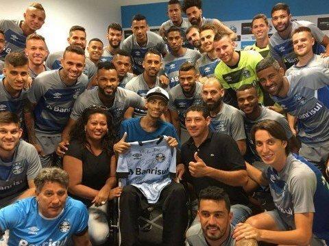 Torcedor do Grêmio com câncer morre dias após receber jogadores