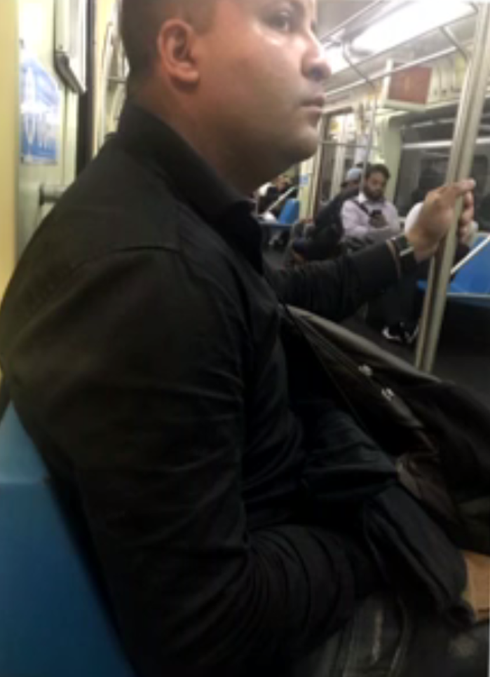 Cabo Thiago Xavier foi flagrado por passageira no metrô de São Paulo (Crédito: Reprodução)