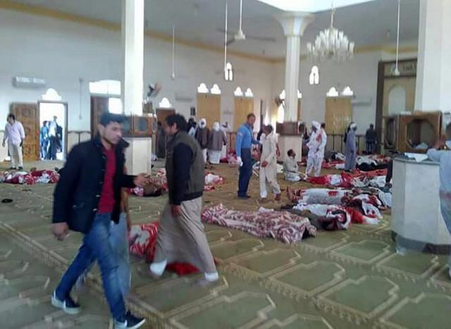 Mortos após ataque em Mesquita no Egito (Crédito: AFP)
