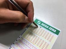 Sorteio da Mega-Sena pode pagar R$ 60 milhões neste sábado (25)