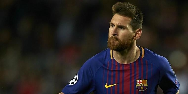 Lionel Messi assina novo contrato com o Barcelona até 2021