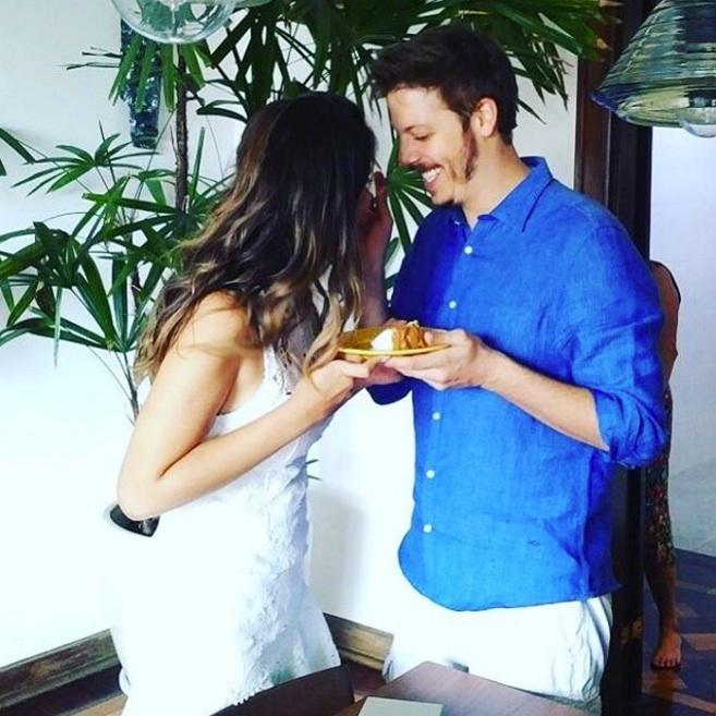 Fábio Porchat e Nataly Mega celebram união civil