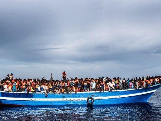 Após naufrágio, mais de 30 são achadas mortas no Mar Mediterrâneo