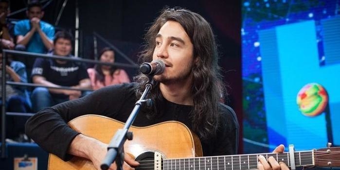 Tiago Iorc faz pergunta inusitada e deixa sexóloga em saia justa