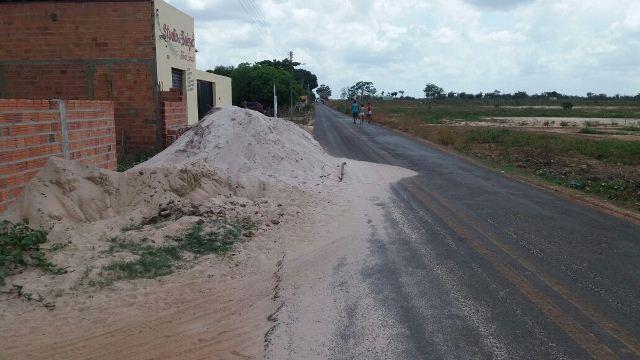 Amontoado de areia pode ter causado o acidente (Crédito: Reprodução)