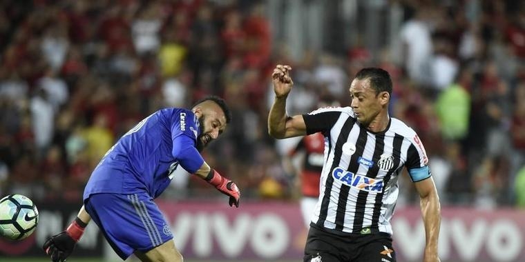 Após novas falhas, Alex Muralha é barrado em jogo decisivo da Sula