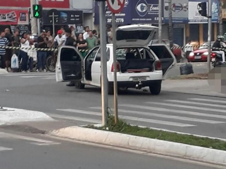 Vídeo mostra policial forjando tiroteio em assalto com refém