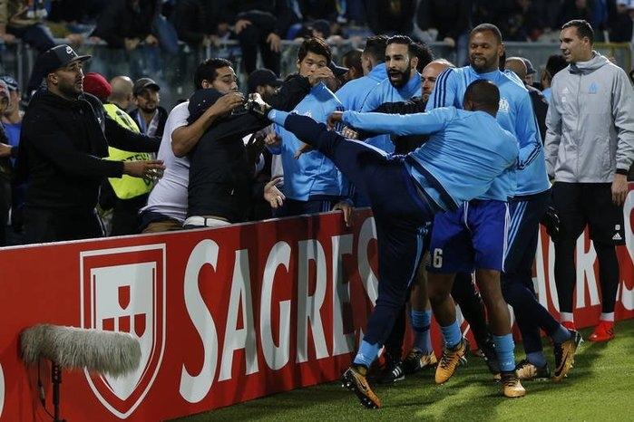 Lateral agrediu um torcedor antes da partida do time em Portugal (Crdito: La Provence)