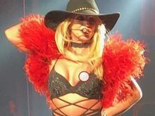 Britney Spears se descuida e mostra demais em show de Las Vegas