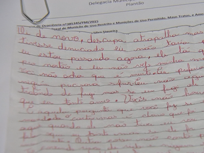 Menina diz a vizinhos que é agredida pelo pai: "Não ouvem gritos?"