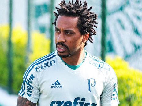 Palmeiras empresta o volante Arouca ao Atlético Mineiro