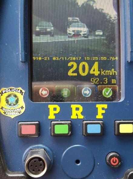 Motorista foi flagrado a 204 km/h em rodovia (Crédito: Reprodução)