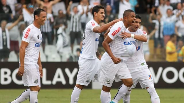 Jogadores do Santos comemoram um dos gols da vitória (Crédito: Reprodução)
