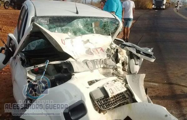Os feridos foram socorridos no Hospital de Corrente (Crédito: Alessandro Guerra)