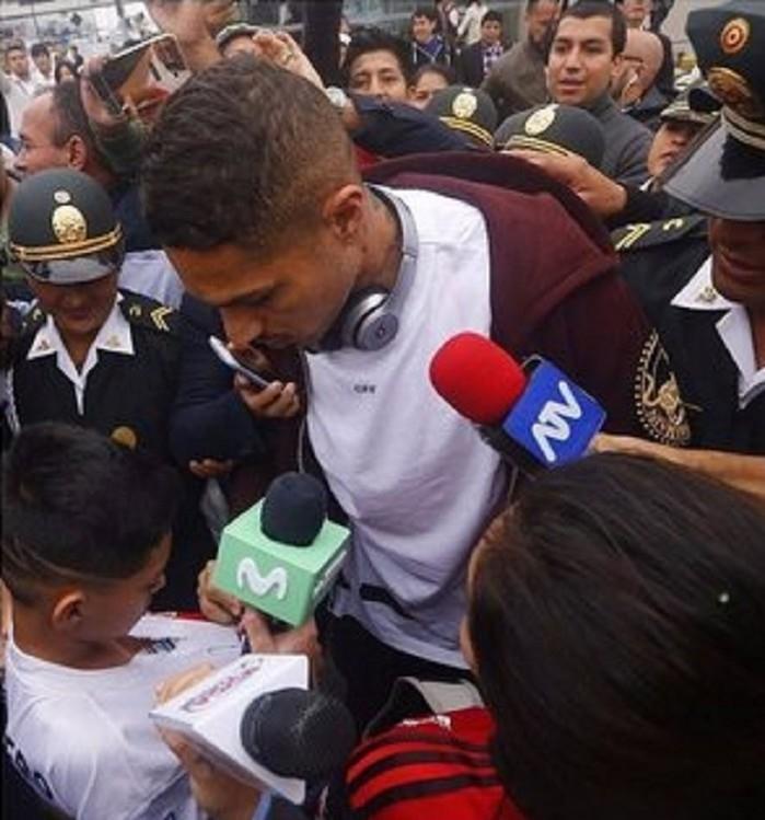 Guerrero na chegada a Lima (Crédito: Reprodução)