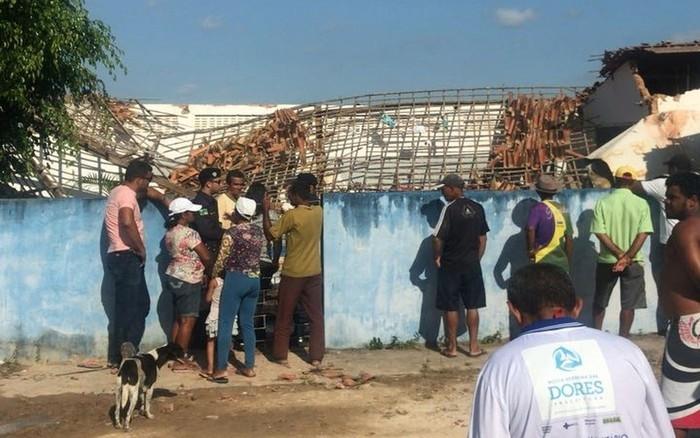 Caixa d’água desaba e mata de crianças em escola (Crédito: Aplicativo/TV Sergipe)