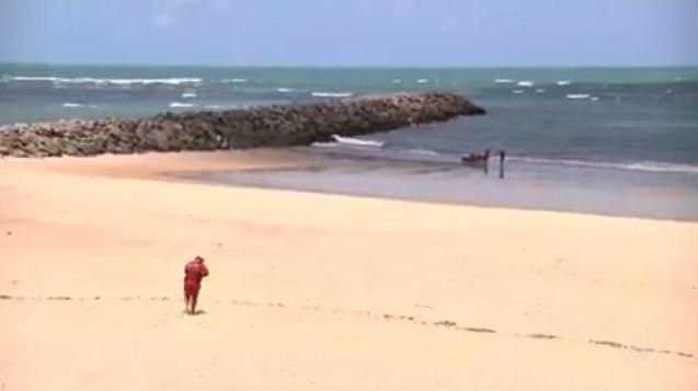 Bombeiros fazem buscas pelo corpo de turista piauiense (Crédito: TV Verdes Mares)