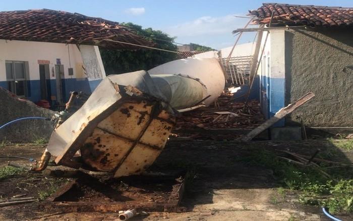 Caixa d’água desaba e mata de crianças em escola (Crédito: Aplicativo/TV Sergipe)