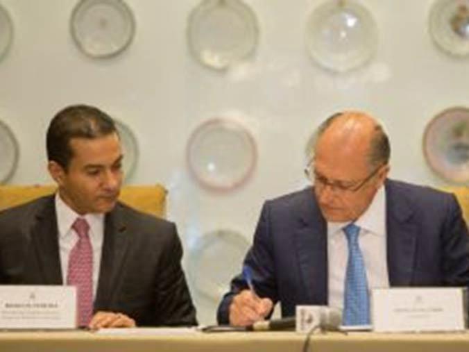Geraldo Alckmin assina contrato para Fórum Econômico Mundial