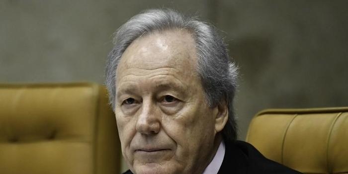 Ricardo Lewandowski recebe alta após fraturar costelas em queda