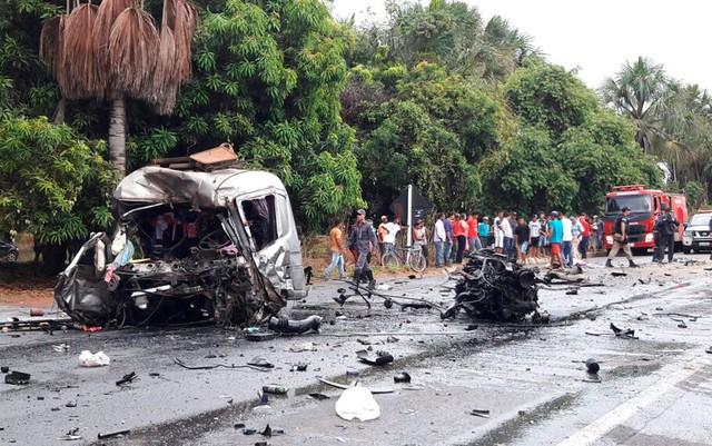 Carreta destruída após acidente na Bahia (Crédito: Ivonaldo Paiva/Blogbraga)