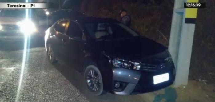 Veículo roubado e usado em vários assaltos em Teresina (Crédito: Rede Meio Norte)