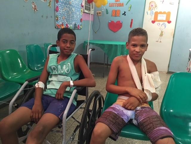 Icaro Henrique e Maycon Deyve estão internados no HUT após sofrerem quedas (Crédito: Reprodução)