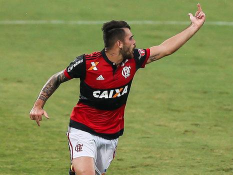 Rhodolfo e Vizeu são punidos pelo STJD por confusão em partida