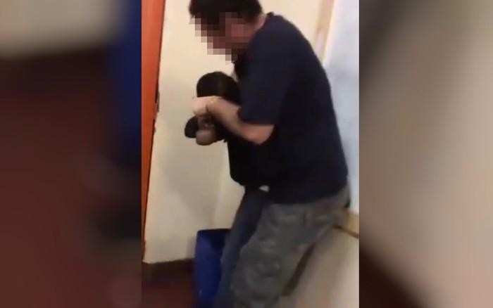 Professor agride aluno e o obriga a engolir bolinha de Papel