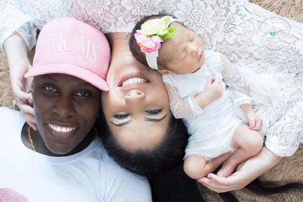 Neném com a mulher Thais e a filha, Valentina (Crédito: Ana Pendloski)