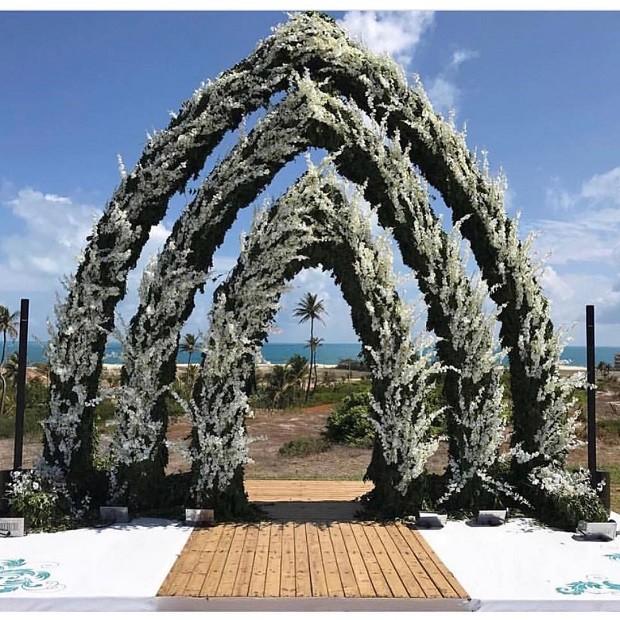 Solange Almeida se casa a beira-mar em Fortaleza