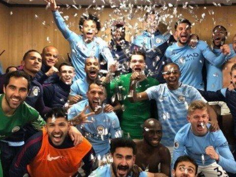 Mourinho é atingido por garrafa em briga entre jogadores