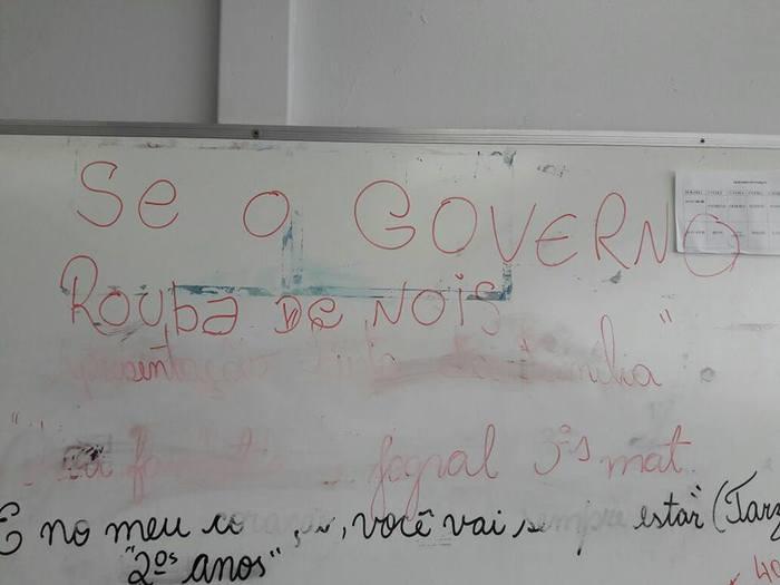 Bandidos assaltam escola e deixam recado: “Se o governo rouba…”